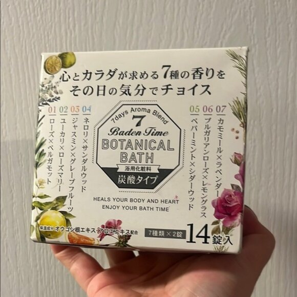 Botanical Bath bombs From Japan Aroma Blend Set Brand new in box 14 pc - Picture 1 of 5